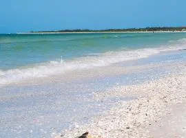 Renovated Condo Offering Free Beach Access!!