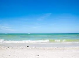 Ideal for Conference @ J.W. Marriott / Access to Beach!!