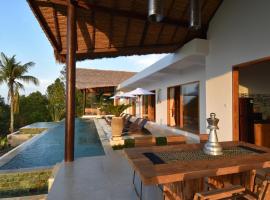 Bali Mimpi luxurious villa with great ocean views!, хотел с басейни в Ambengan