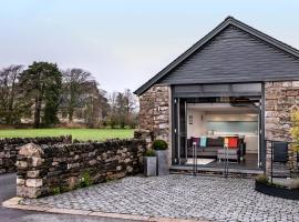 The Old Roller Shed, holiday home in Cartmel