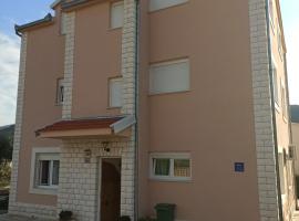 Apartments Ana – hotel w mieście Grebaštica