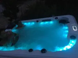 T2 climatisé baignoire terrasse Jacuzzi Piscine Sauna