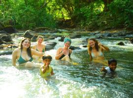 Silent River Cottage, casa de campo em Udawalawe