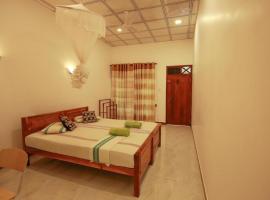 Julia Safari Inn, hotel cerca de Aeropuerto internacional de Mattala Rajapaksa - HRI, Tissamaharama