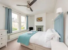 Spacious House - 2 Double Rooms - Street Parking - Garden
