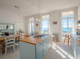 The Wellington: Two bedroom apartment with balcony and sea views, pet-friendly hotel in Ramsgate