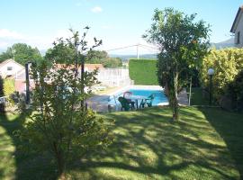 CASA PAREDES - RÍAS BAJAS, hotel in Tomiño