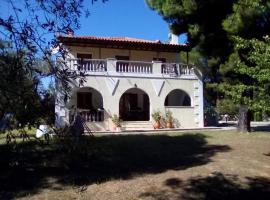Pine tree house, departamento en Troulos