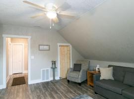 Spacious Rustic Downtown Market St 1 Bedroom Apt, Sleeps Up to 5, Steps to Honeywell & Eagles Theatre, hotel a prop de Honeywell Center, a Wabash