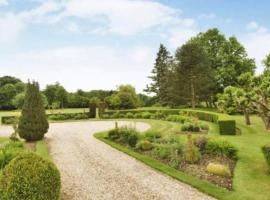 NEW - Beautiful, spacious Beechwood Lodge with lovely gardens – hotel w mieście Chalfont Saint Giles