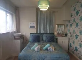 Self Contained Rooms in Central Torquay
