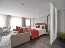 Famous Crows Lisbon Suites
