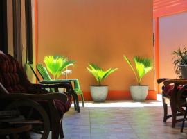 Apartamentos Mansión Tropical, hotell i Quepos