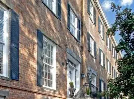 Newly Renovated 4 bed 3 bath and 2 Parking Spots