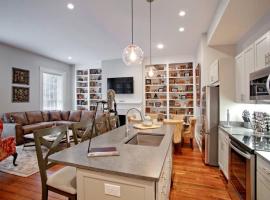 Restored Historic Home 5 bedroom 4 and a Half Bath, hotel a Savannah