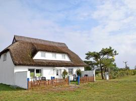 Ferienzimmer unterm Reetdach in Plogshagen/Hiddensee, Ferienunterkunft in Neuendorf