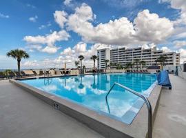 Gulf Coast Escape with Balcony and Resort Amenities!, hotel in Hudson