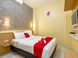 RedDoorz near Dino Park