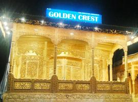 Golden Crest DALLAKE: Srinagar şehrinde bir tekne
