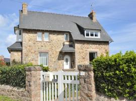 Maison bretonne à 200m de la mer à proximité de l'Ile Renote à Trégastel - Ref 76, пляжне помешкання для відпустки у місті Трегастель