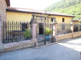 “La Casa del Guarda”, vacation home in Treceño