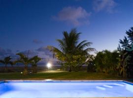 Chalet Kestrel with pool on the beach, hotel in Riambel