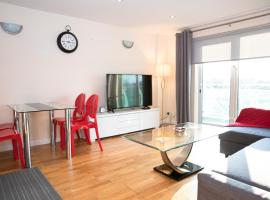 Tranquil Apartment with Stunning Views, viešbutis mieste Enfildas