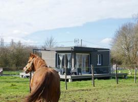 Cottage tout confort au milieu des chevaux, жилье для отдыха в городе Сен-Фаржо