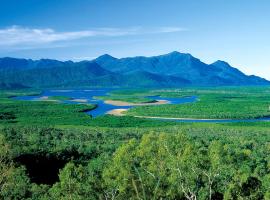 Hinchinbrook Resorts Management Pty Ltd, hotel con piscina en Lucinda