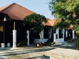 Old Klang Road Homestay Dungun, шале у місті Дунґун