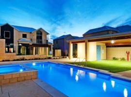 Villa Serenity On The Terrace, hotel v destinaci Mandurah