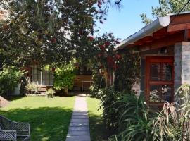 Alquileres en san miguel del monte, дом у озера в аренду в городе Сан-Мигель-дель-Монте