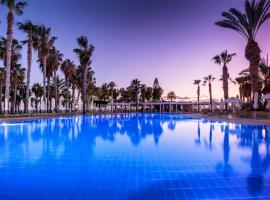 Louis Phaethon Beach, hotel in Paphos City