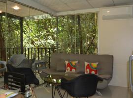 Shadow Grove Camping & Cabins Kitulgala, glamping en Kitulgala