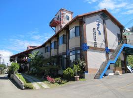 Cloud Falls Resort, hotel in Renai