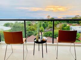 Top Floor Gorgeous Sunset View - Mae Phim Beachfront Condo, apartment in Mae Pim