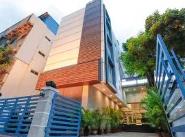 The Mount City Near US Consulate