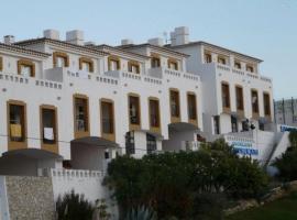 Apartamentos Os Descobrimentos, hotel cerca de Playa de Burgau, Burgau