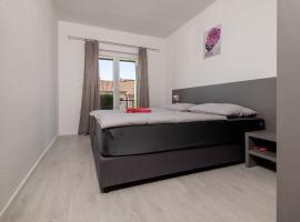 Apartments & rooms Leon, guest house in Neum
