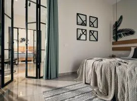 Bella Vista Building A - 100m from Solomos Square, by ZanteWize