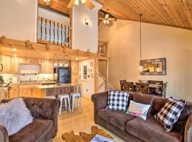 Updated Loon Townhome with Mtn Views and Ski Shuttle!, vacation home in Lincoln