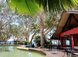 Turtle Cove Beach Resort - Adults Only LGBTQIA & Allies, resort di Oak Beach