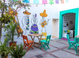 Hostal Casa Colores Adults Only, hotel in Guadalajara