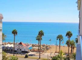 Victoria luxury beachfront apartment in Benalmadena Costa, hotelli Benalmádenassa