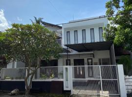 Ataya guest house, hotel in Mataram