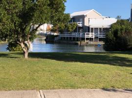 Swallows Nest on Thesen, holiday home in Knysna