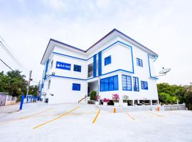 Blue House, lejlighedshotel i Ang Thong