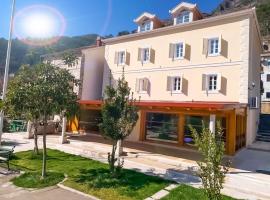 Apart Hotel & Restaurant in Rijeka fishing village, hotel v destinaci Rijeka Crnojevića