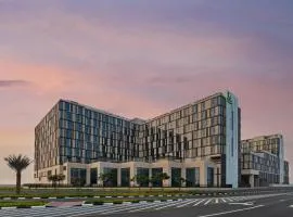 Holiday Inn Dubai Al-Maktoum Airport by IHG