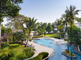 Novotel Rayong Rim Pae Resort: Klaeng şehrinde bir otel